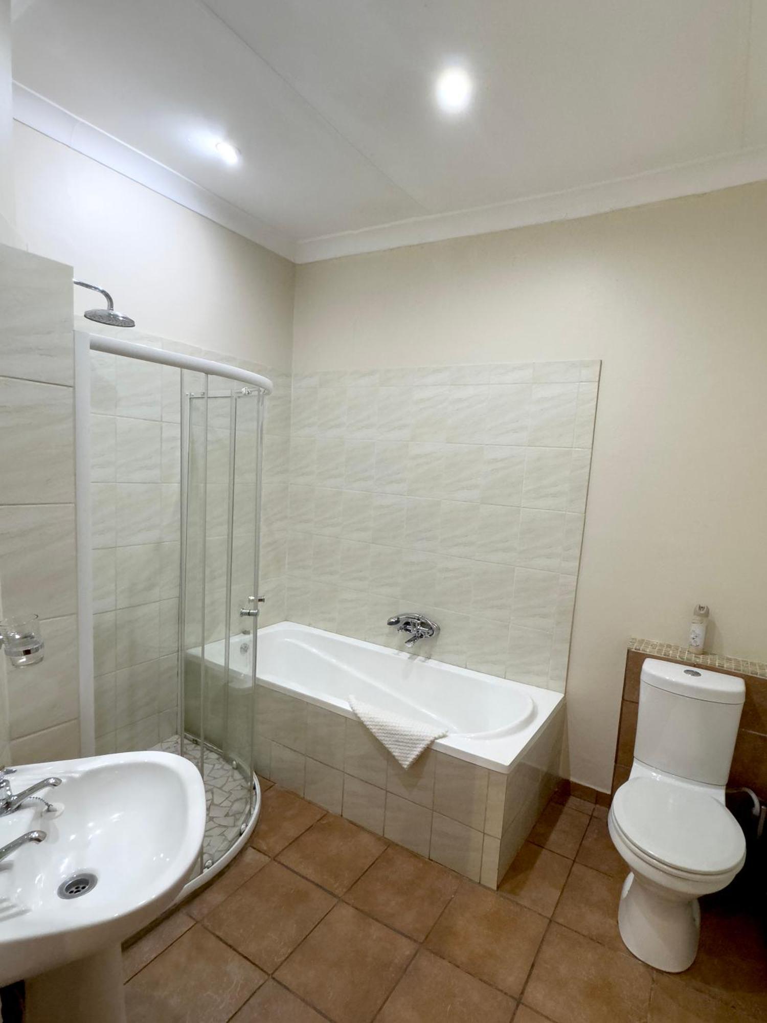 Centurion Guest House&Lodge Extérieur photo